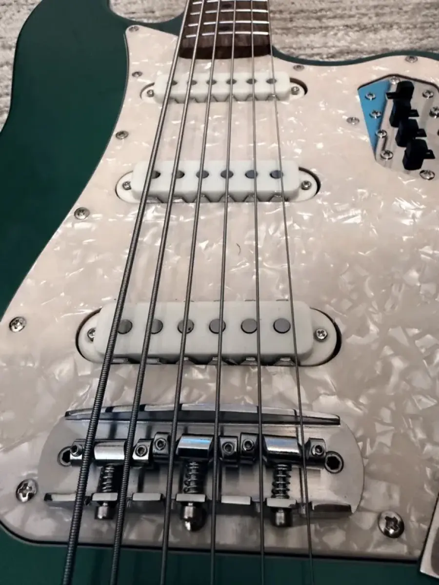 La guitare de Jeanne — détail micros